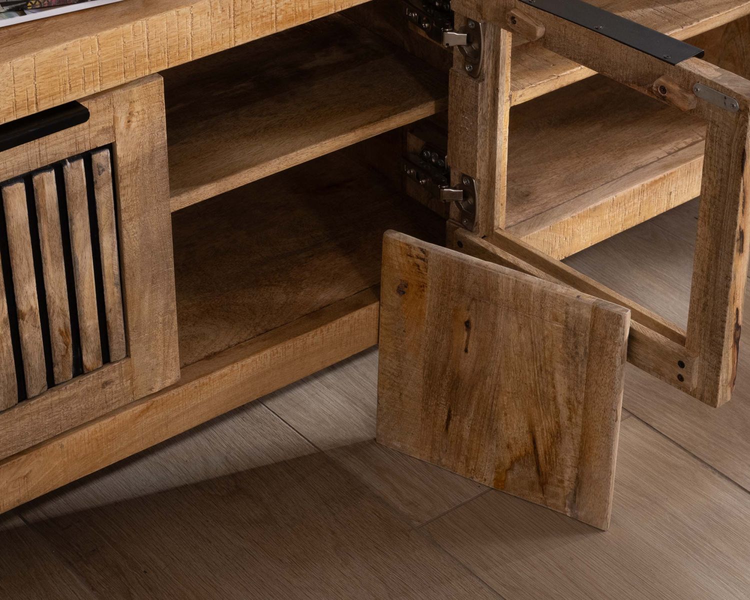 Banc TV 180 cm en manguier et pieds métal "Manoha"