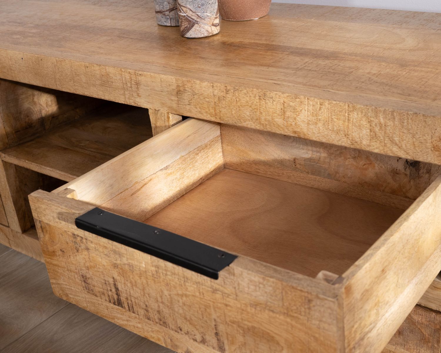 Banc TV 180 cm en manguier et pieds métal "Manoha"