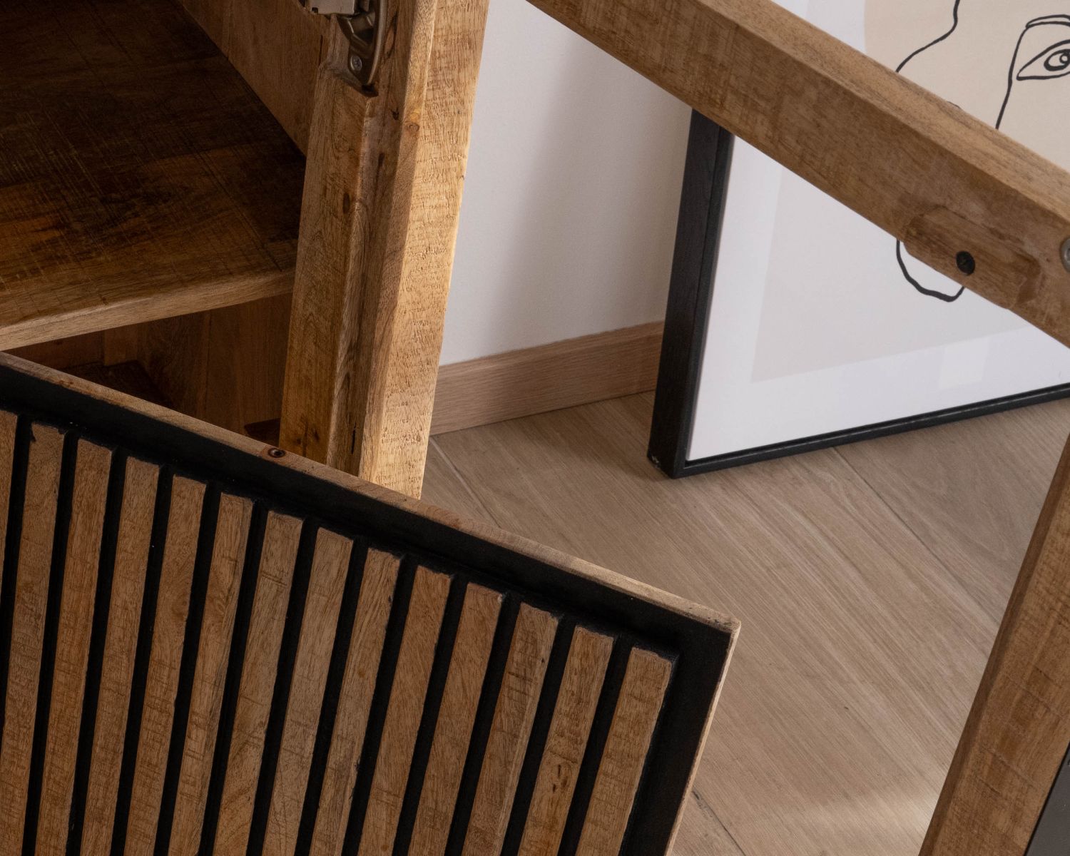 Vitrine 2 portes en manguier "Manoha" avec façade décor réversible