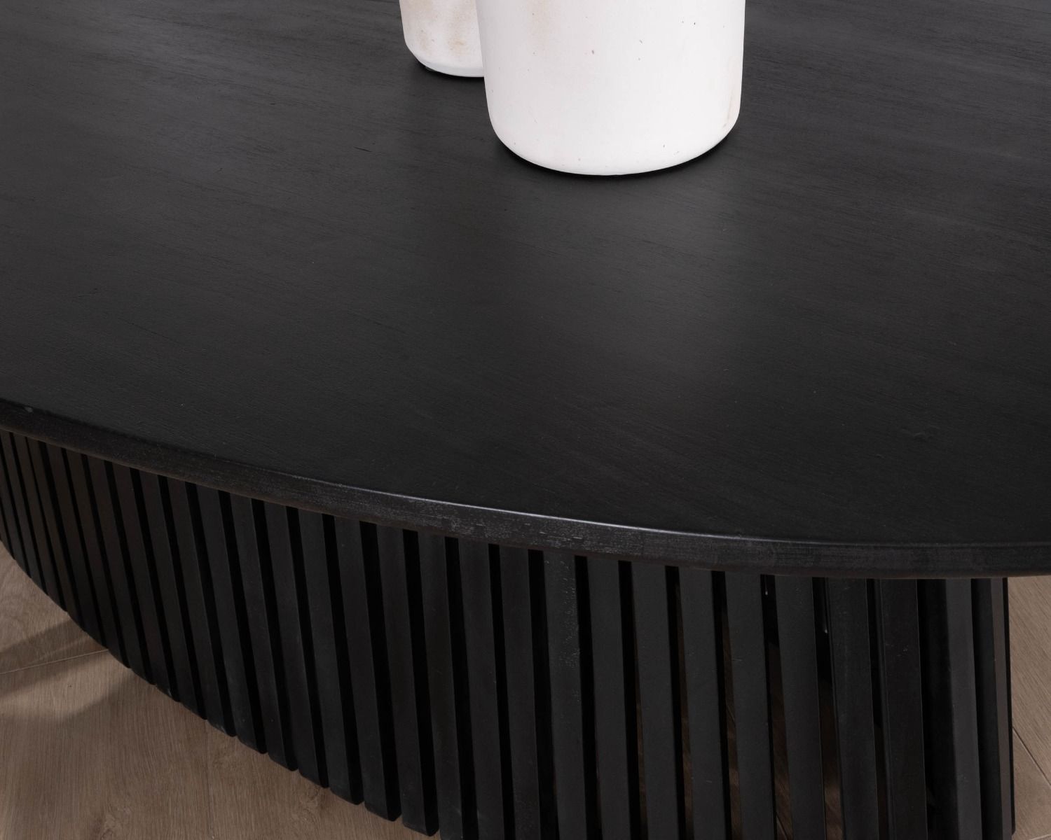 Table de repas ovale 210 cm en teck noir pied central ajouré "Dutipi"