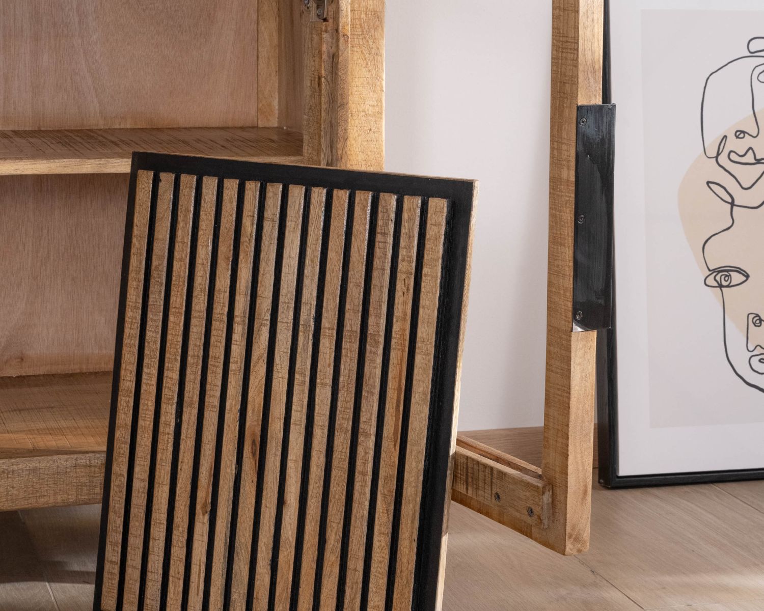 Vitrine 2 portes en manguier "Manoha" avec façade décor réversible