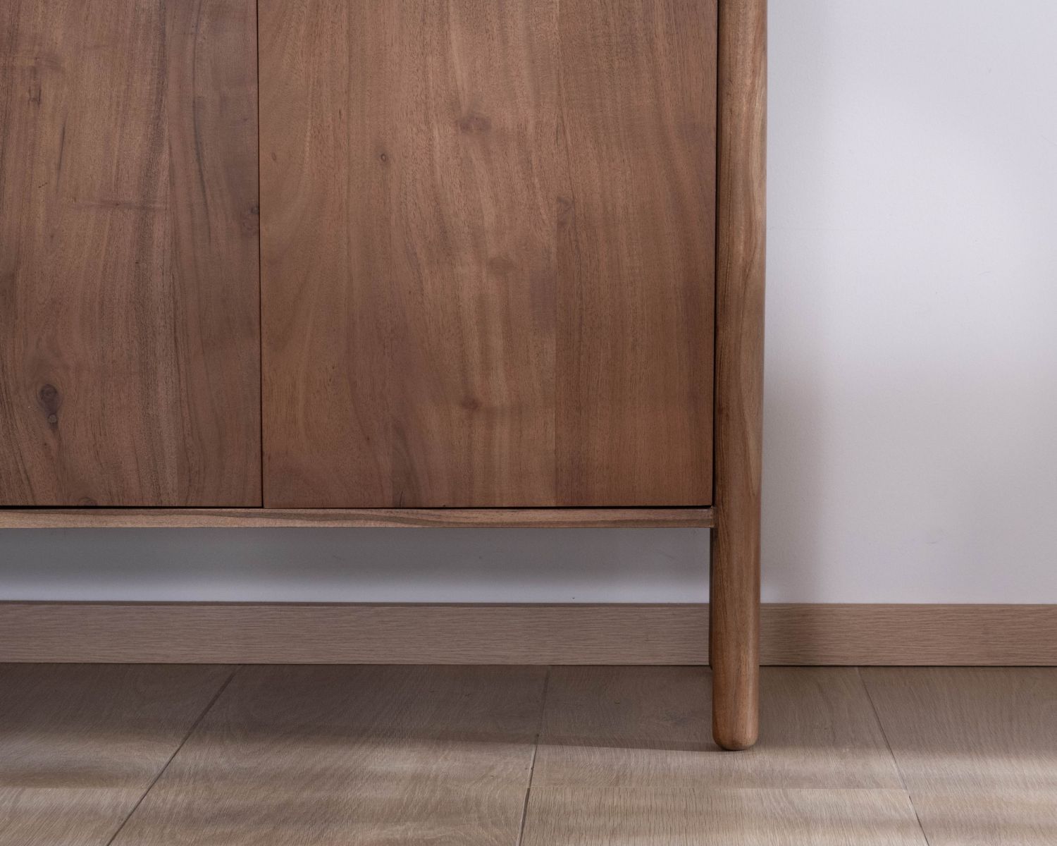 Buffet en acacia massif "Yona" 4 portes design épuré