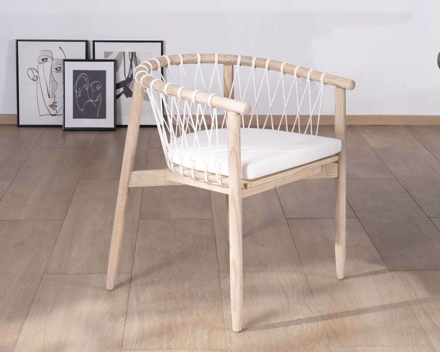 Chaise de repas en bois et corde tressée "Katue"
