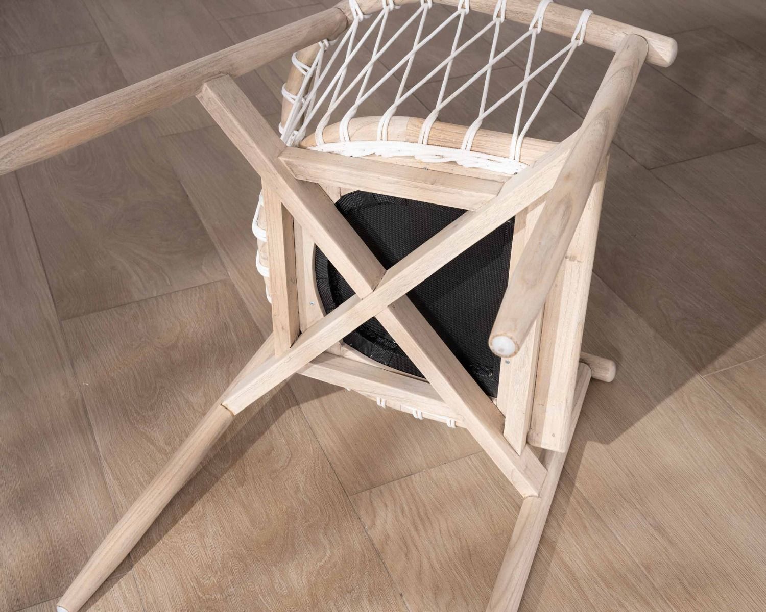 Chaise de repas en bois et corde tressée "Katue"