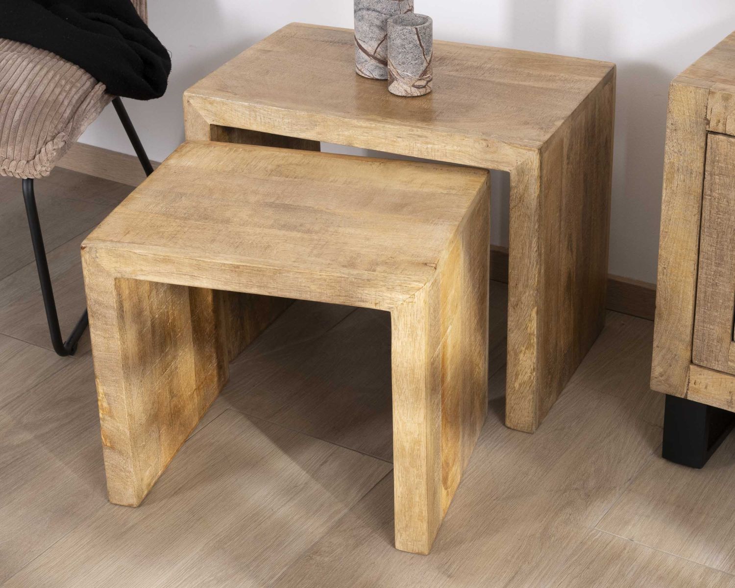 Duo de tables d'appoints gigognes en manguier lignes épurées "Manoha"