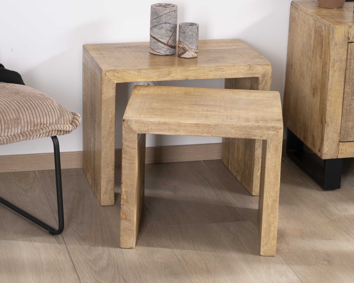 Duo de tables d'appoints gigognes en manguier lignes épurées "Manoha"