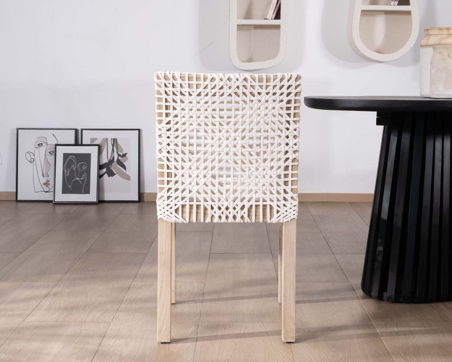 Lot de 2 chaises de repas en teck et cuir blanc tressé "Mambow"