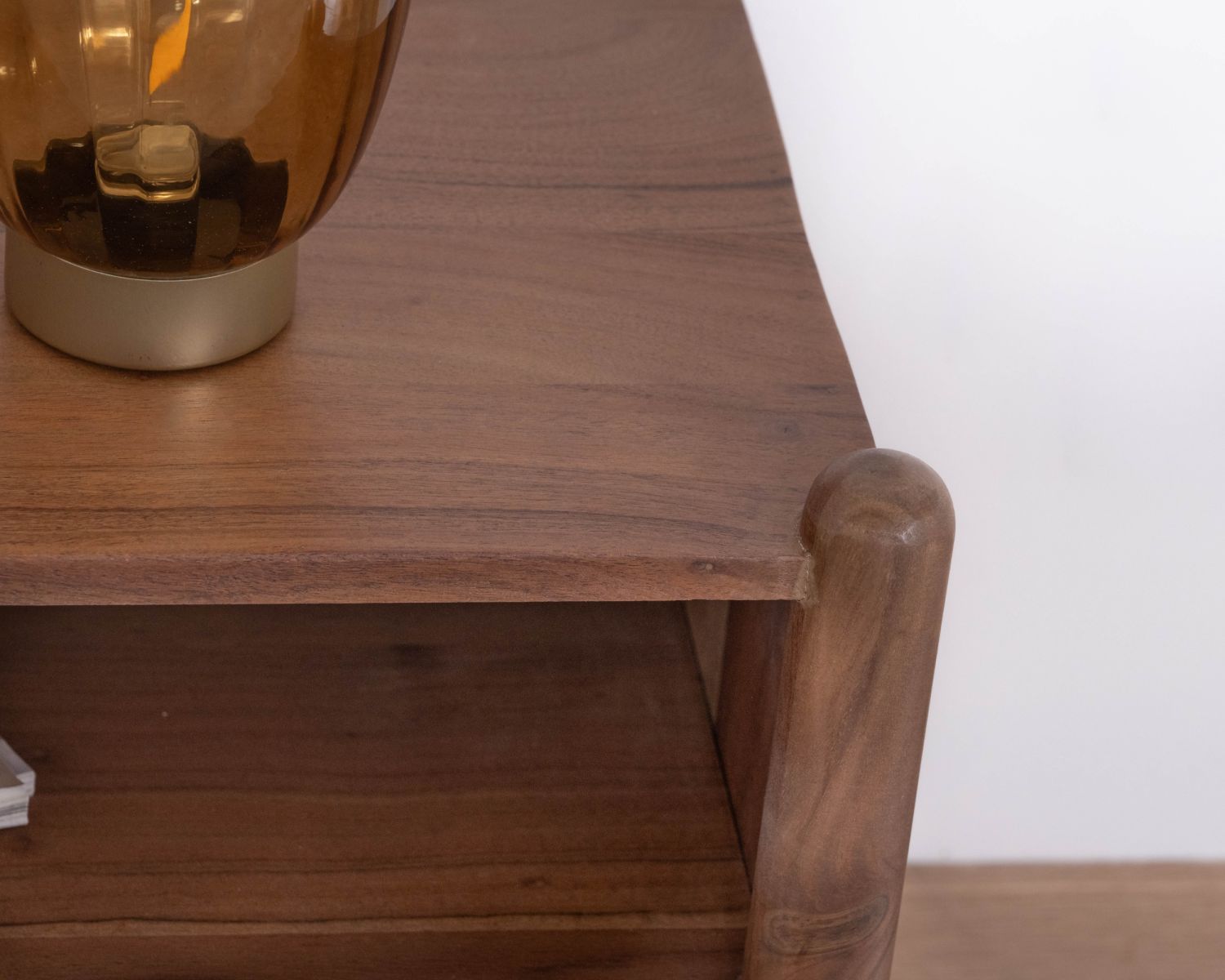 Meuble TV esprit japandi "Yona" en acacia massif 130 cm