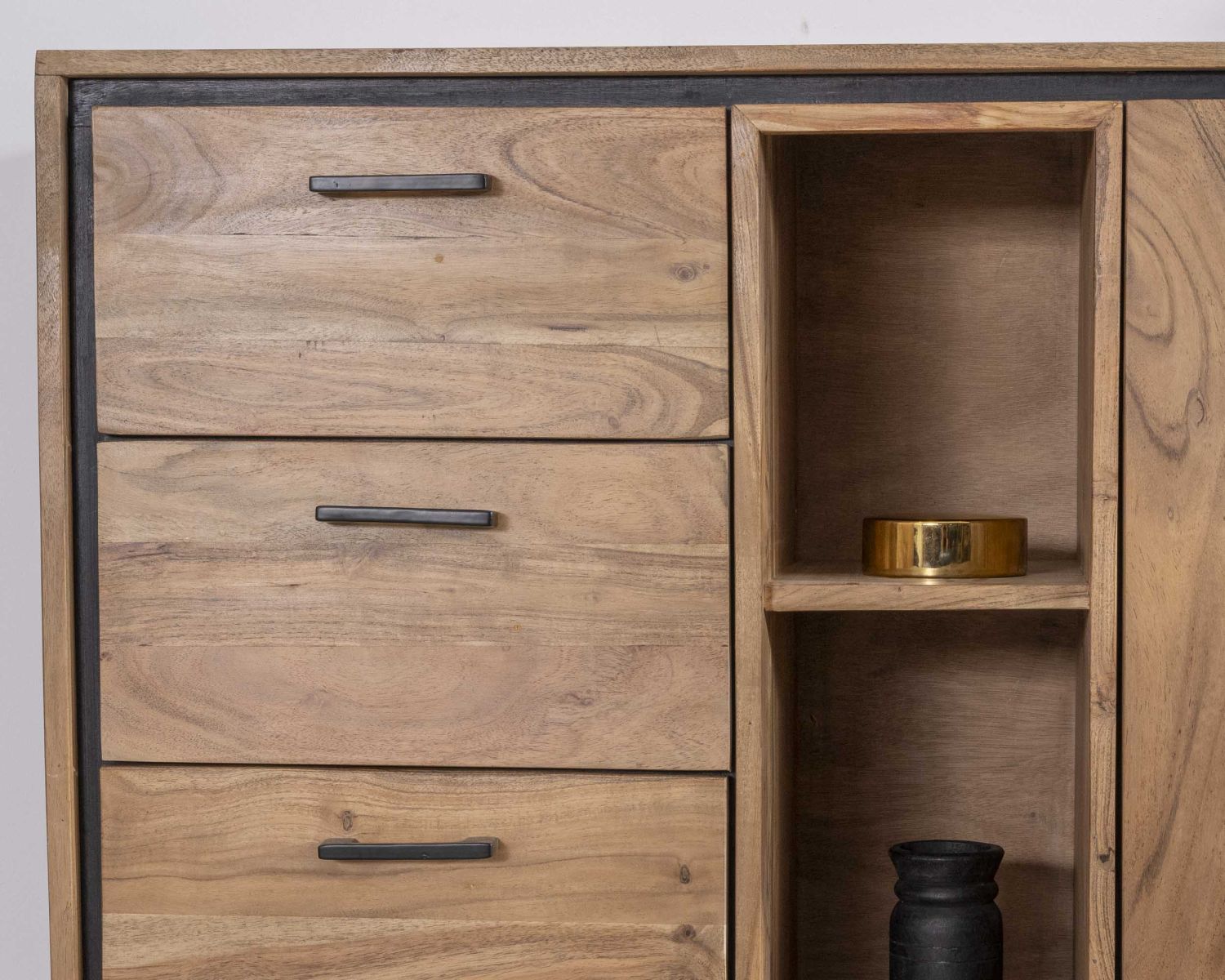 Buffet industriel 160 cm en acacia "Baltik" avec portes, tiroirs et niches