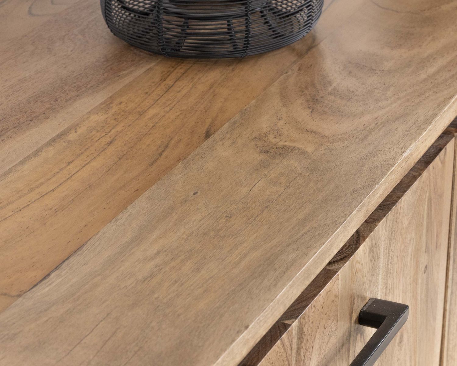 Buffet industriel 160 cm en acacia "Baltik" avec portes, tiroirs et niches