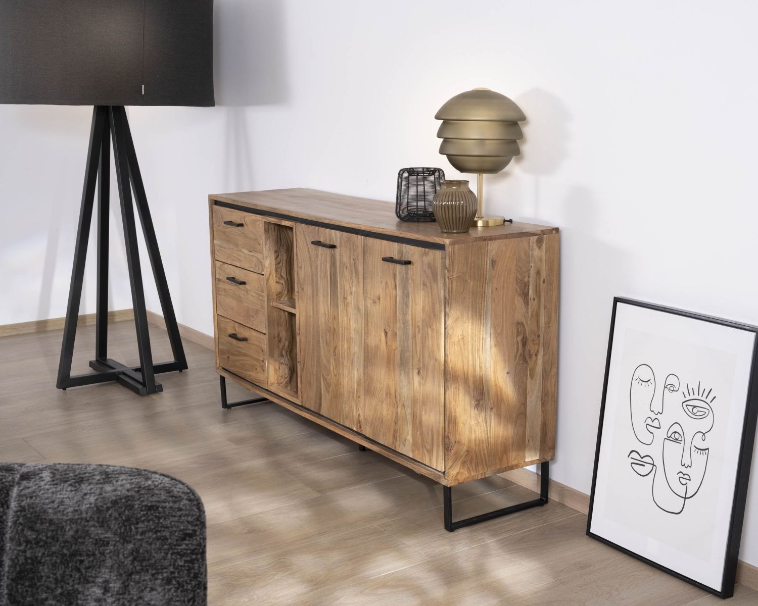 Buffet industriel 160 cm en acacia "Baltik" avec portes, tiroirs et niches