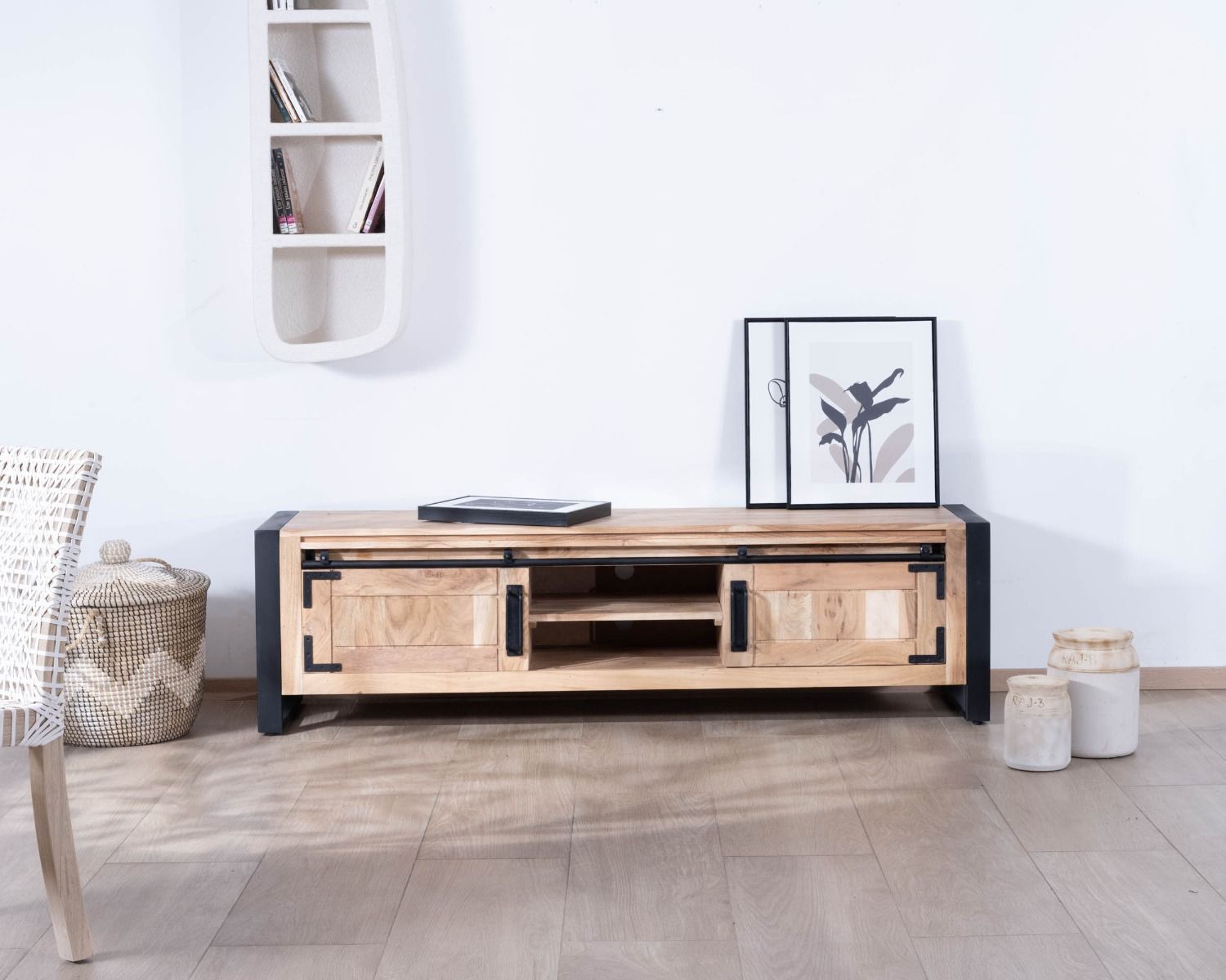 Meuble TV industriel 180 cm bois et métal 2 portes 2 niches "Montréal"