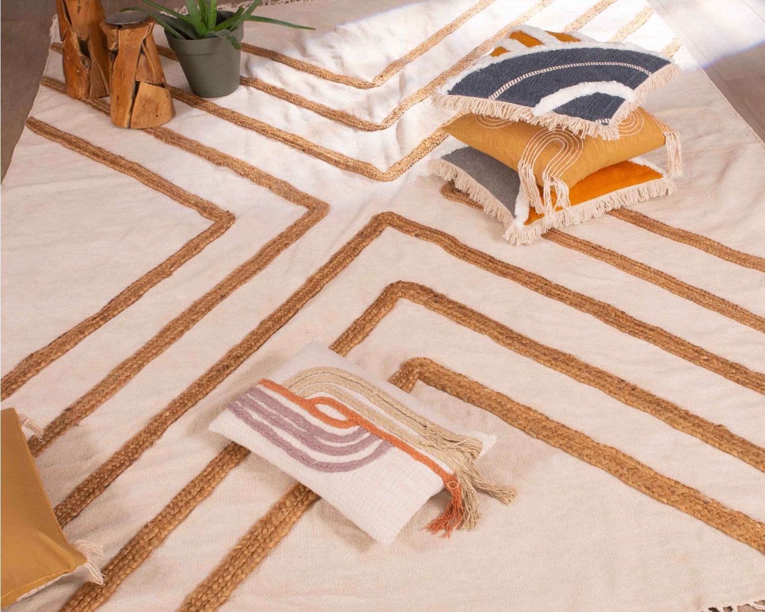 Tapis beige en coton orné de jute tressée 120 x 180 cm "Ethnic"