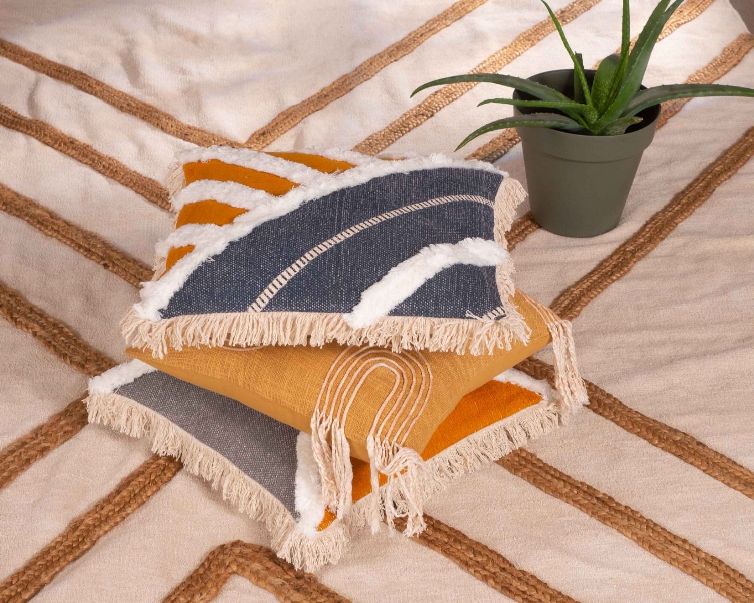 Tapis beige en coton orné de jute tressée 120 x 180 cm "Ethnic"