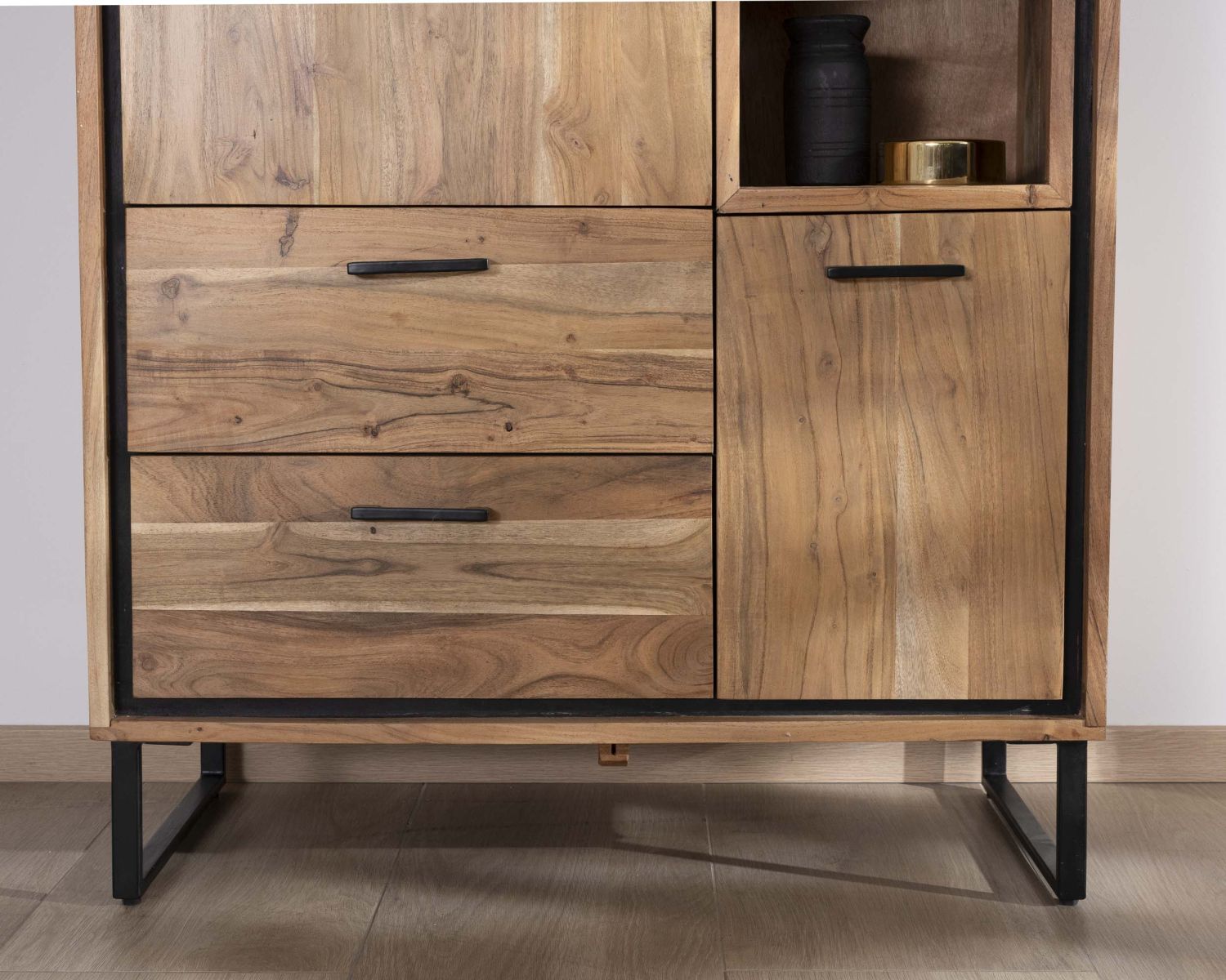 Petit vaisselier en acacia avec portes, niches et tiroirs "Baltik" style industriel