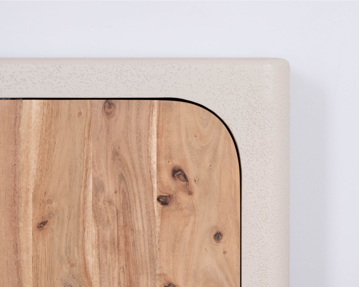 Petit rangement design en acacia naturel et finition aspect béton sablé "Miona"