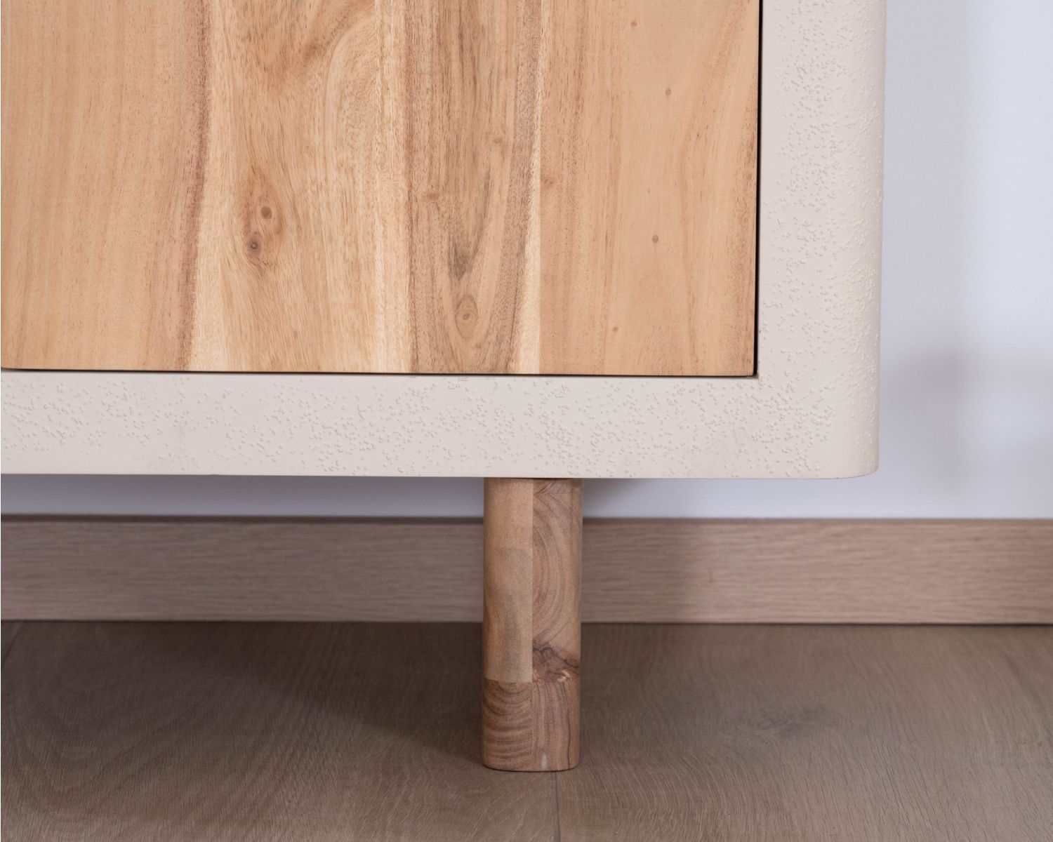 Petit rangement design en acacia naturel et finition aspect béton sablé "Miona"