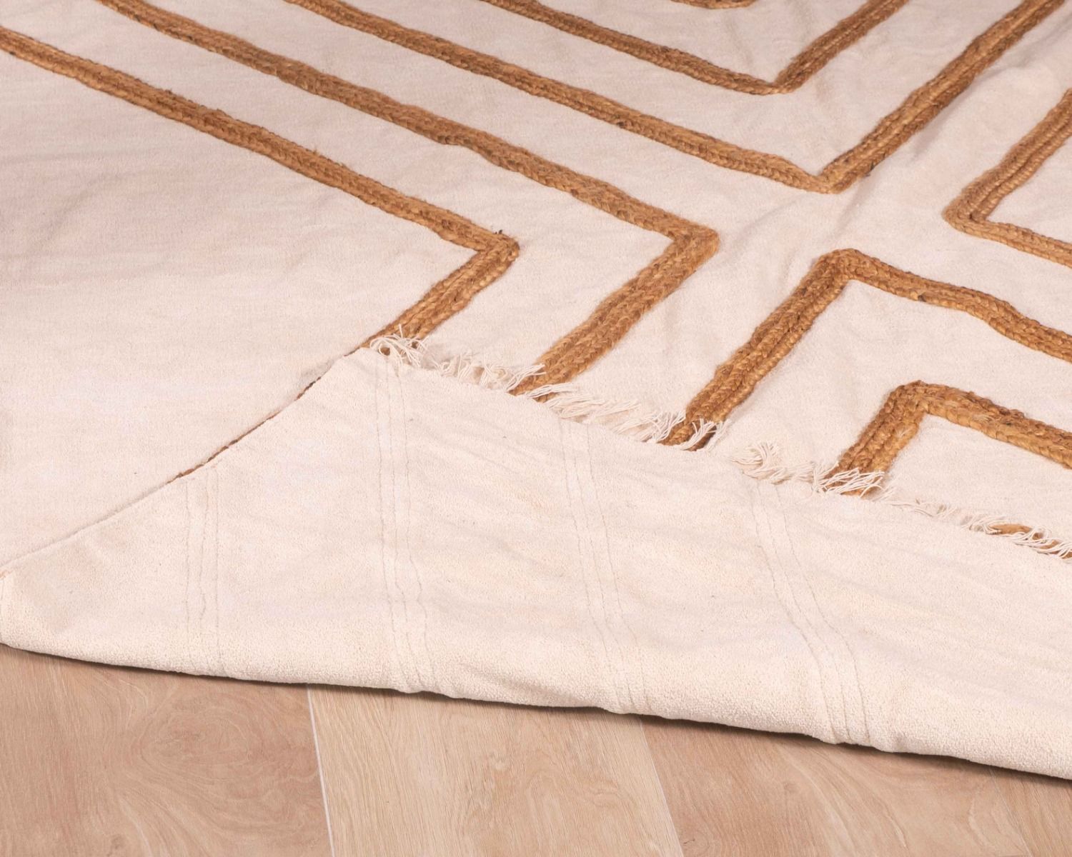 Tapis beige en coton orné de jute tressée 120 x 180 cm "Ethnic"