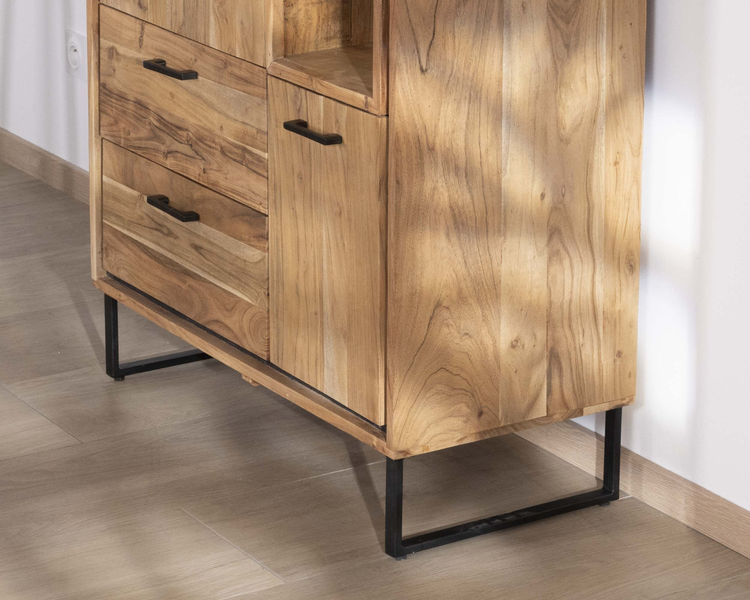 Petit vaisselier en acacia avec portes, niches et tiroirs "Baltik" style industriel