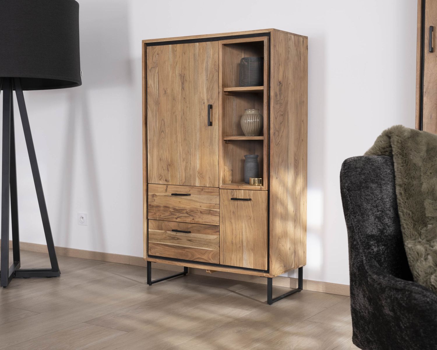 Petit vaisselier en acacia avec portes, niches et tiroirs "Baltik" style industriel