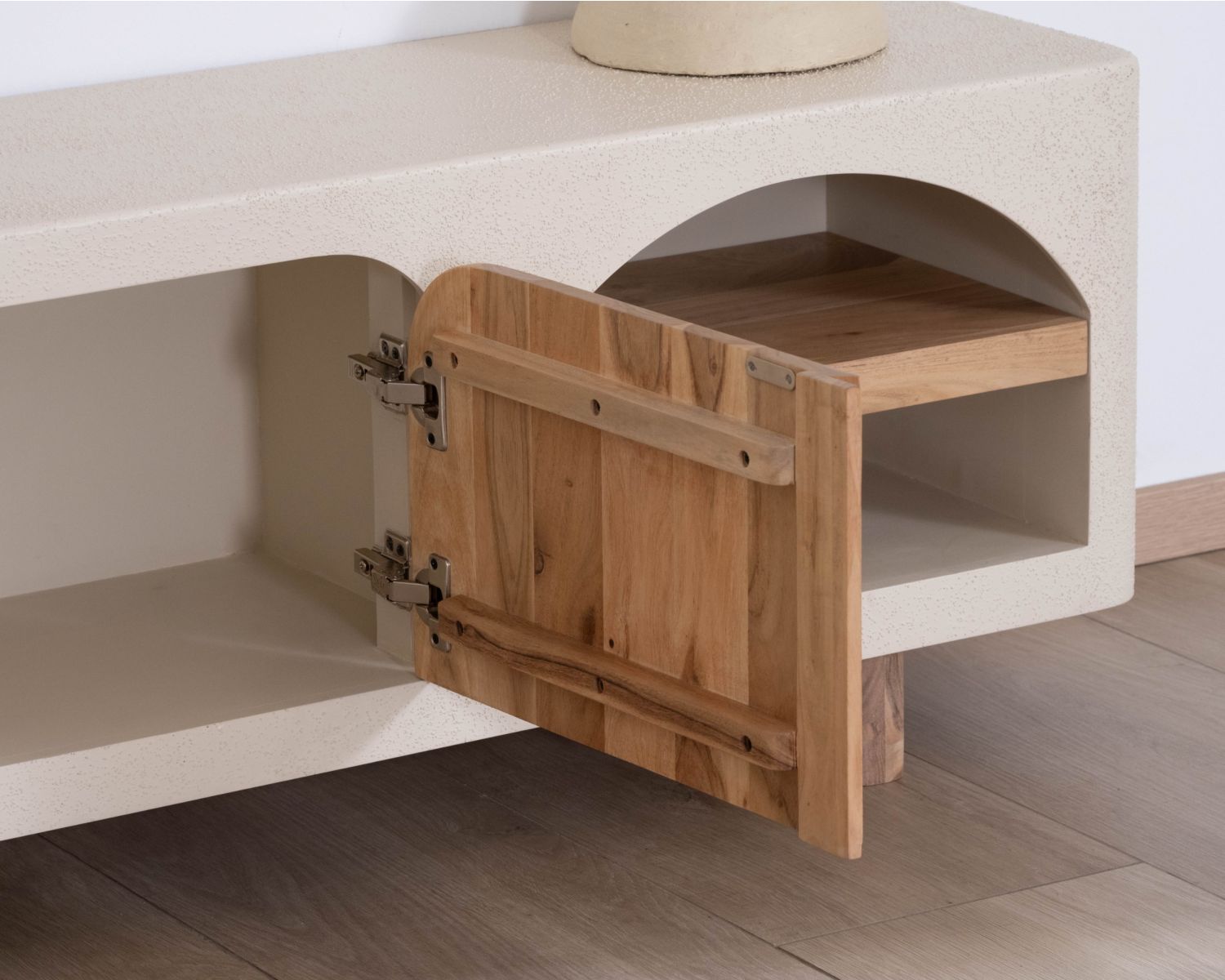 Meuble TV contemporain aspect béton sablé et acacia "Miona"