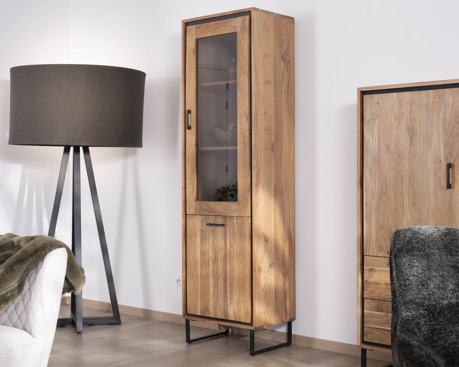 Colonne vitrée style industriel en acacia "Baltik" verre teinté marron