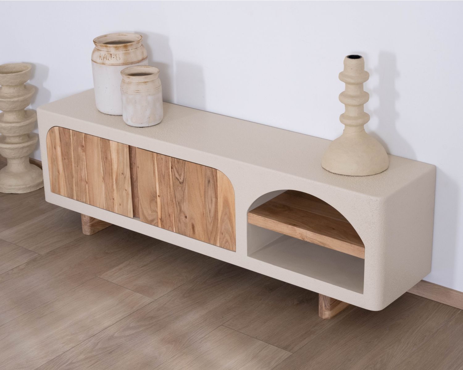 Meuble TV contemporain aspect béton sablé et acacia "Miona"