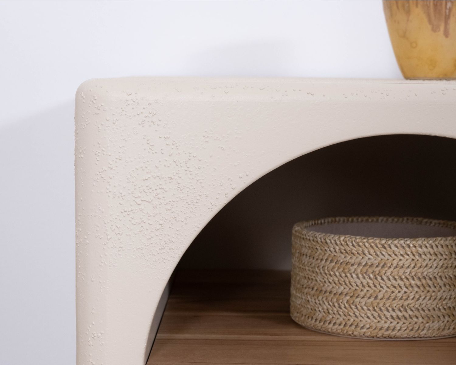 Table de chevet contemporaine en acacia et finition béton sablé "Miona"