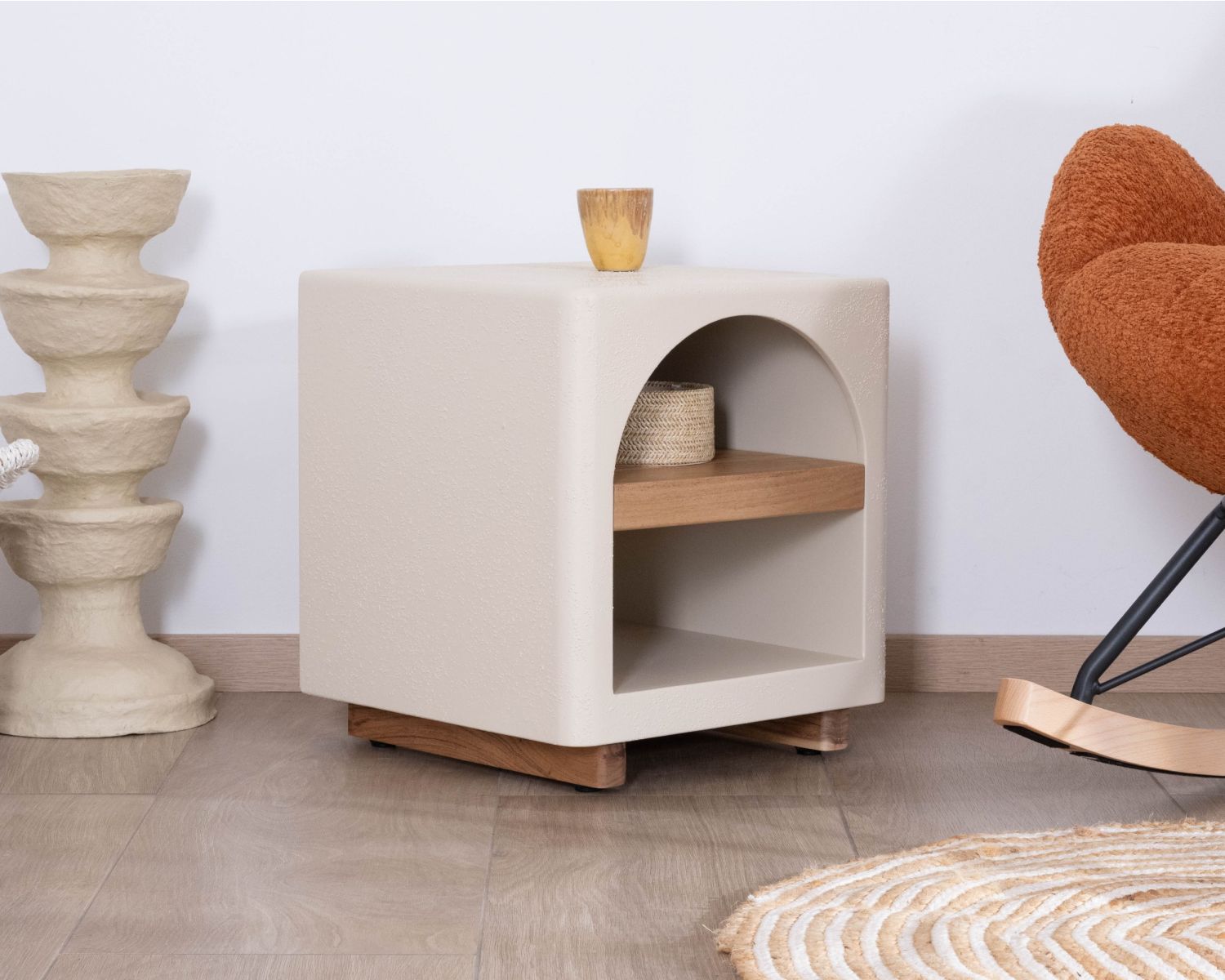 Table de chevet contemporaine en acacia et finition béton sablé "Miona"