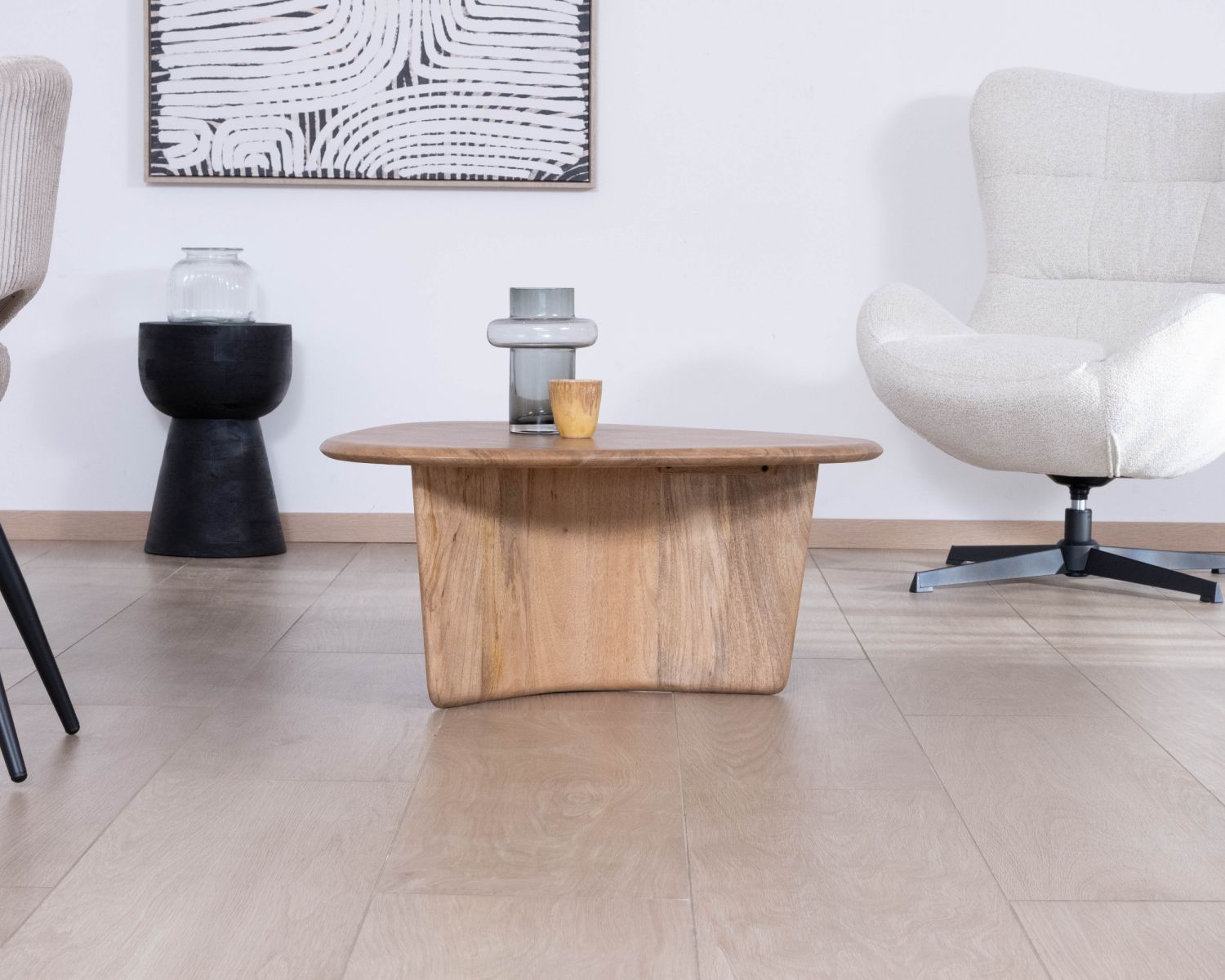 Table basse en manguier massif "Aglae" design épuré et organique