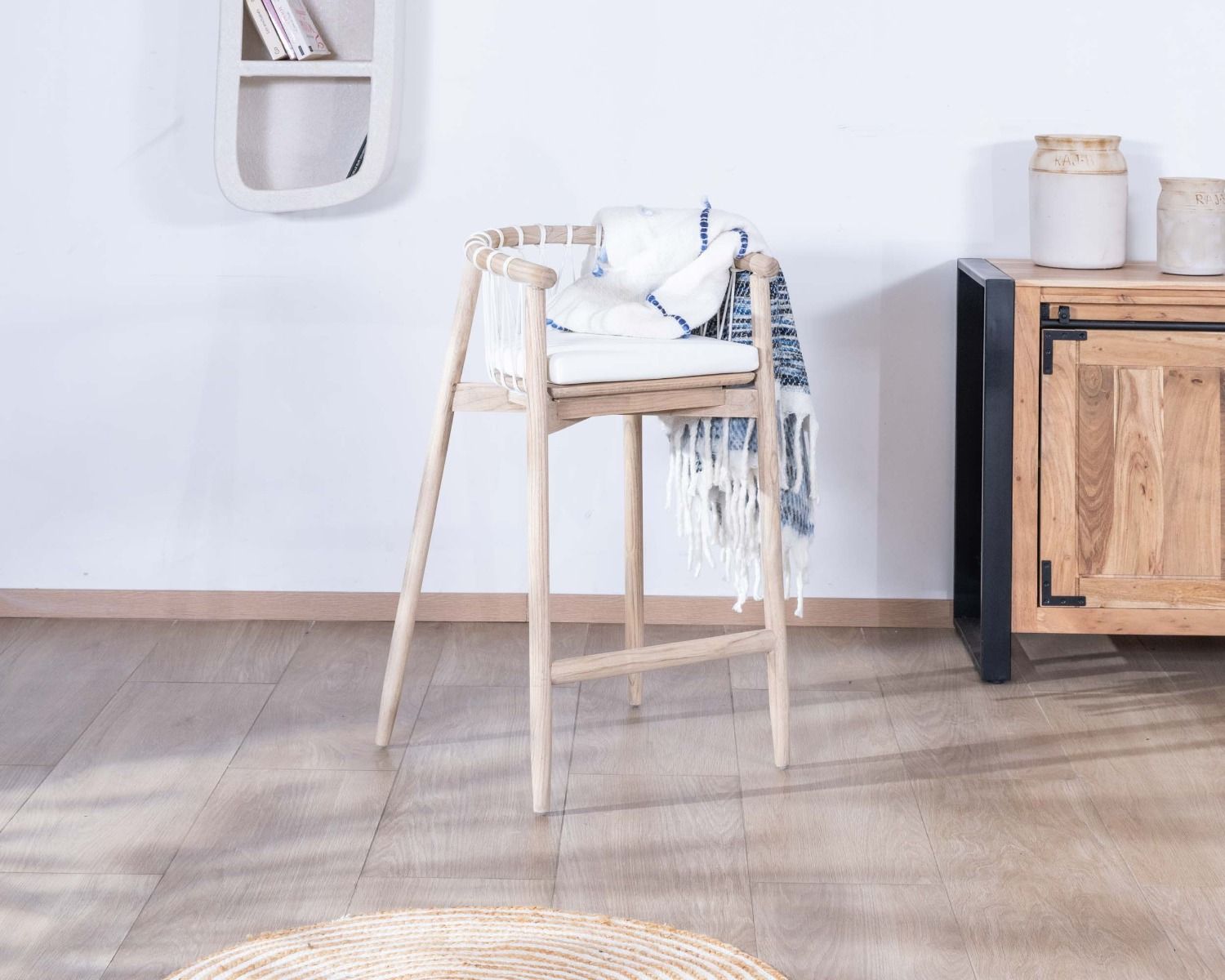 Chaise haute en bois exotique et corde tressée "Katue"