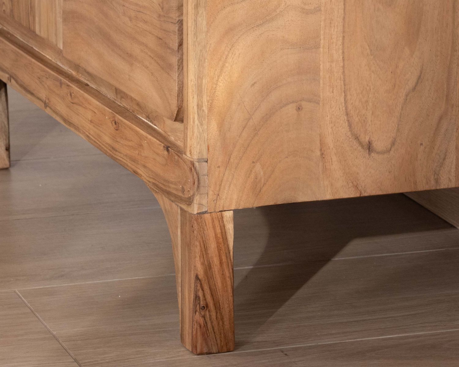 Petit vaisselier bas style scandinave en acacia "Melody"