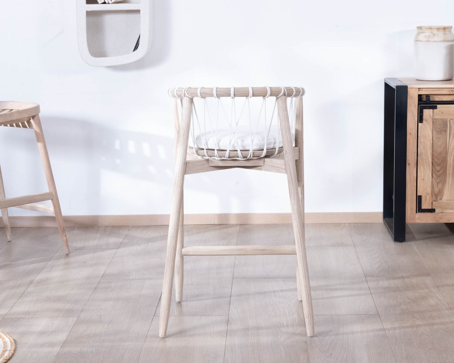 Chaise haute en bois exotique et corde tressée "Katue"