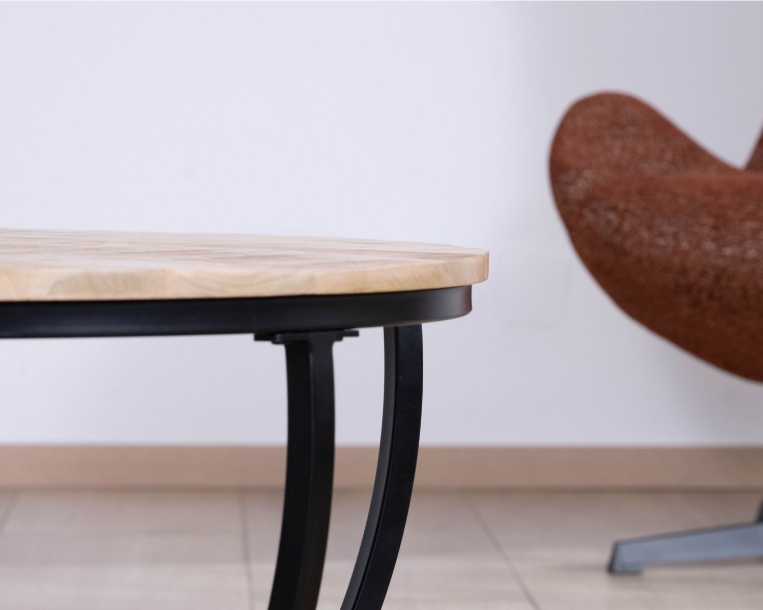 Table basse ronde double plateau en manguier massif et structure métal noir "Loopie"