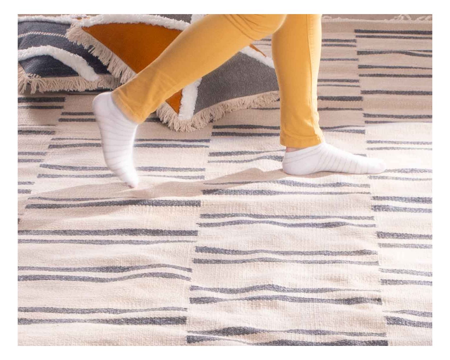 Tapis rectangulaire blanc avec franges et rayures bleues "Ethnic" 120x180 cm