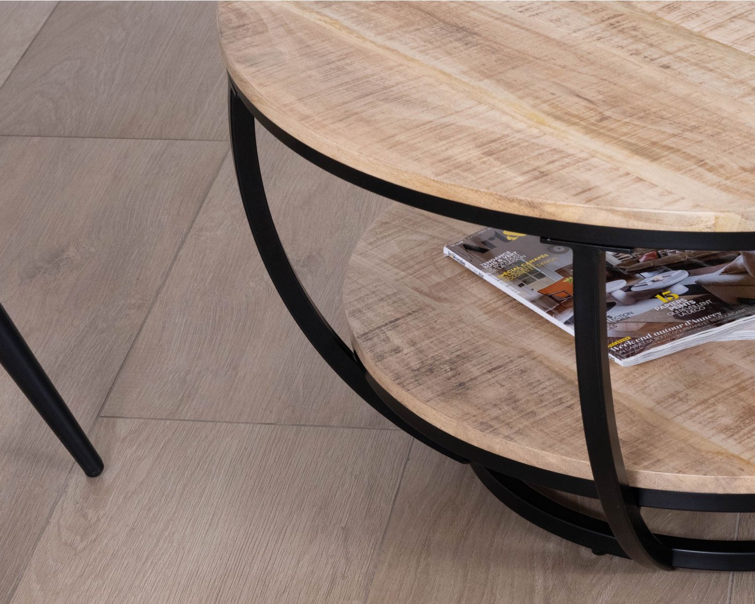 Table basse ronde double plateau en manguier massif et structure métal noir "Loopie"