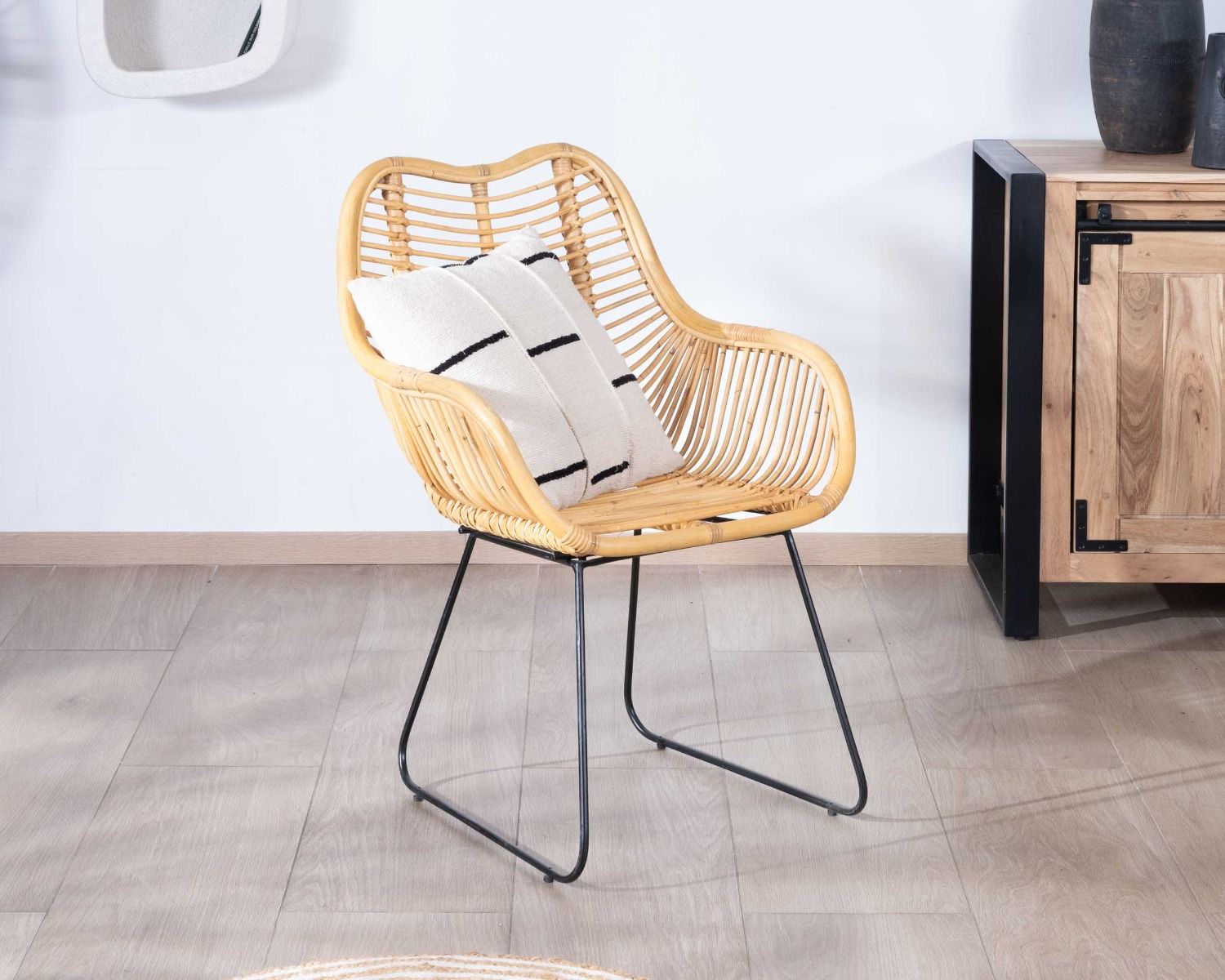 Lot de 2 fauteuils enveloppants en rotin et métal noir "Luna"