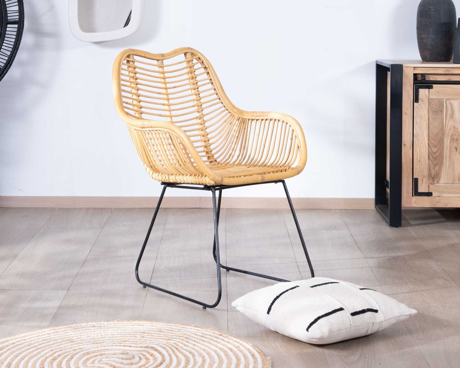 Lot de 2 fauteuils enveloppants en rotin et métal noir "Luna"