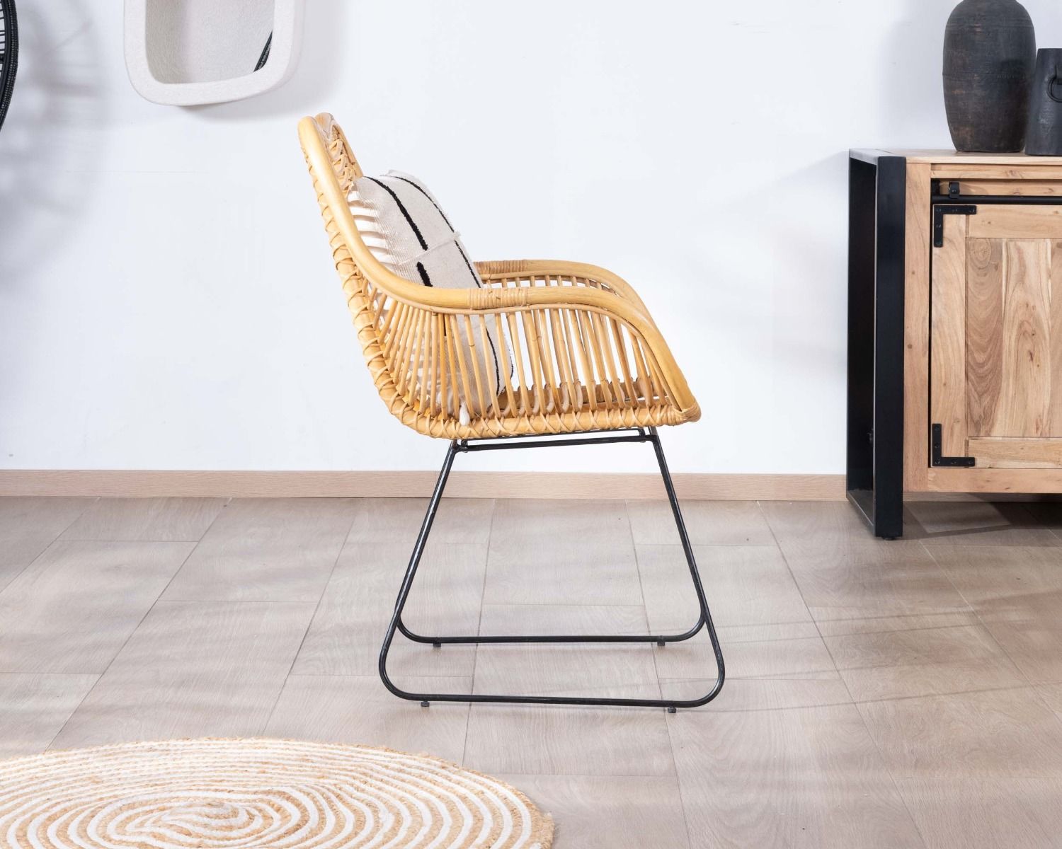 Lot de 2 fauteuils enveloppants en rotin et métal noir "Luna"