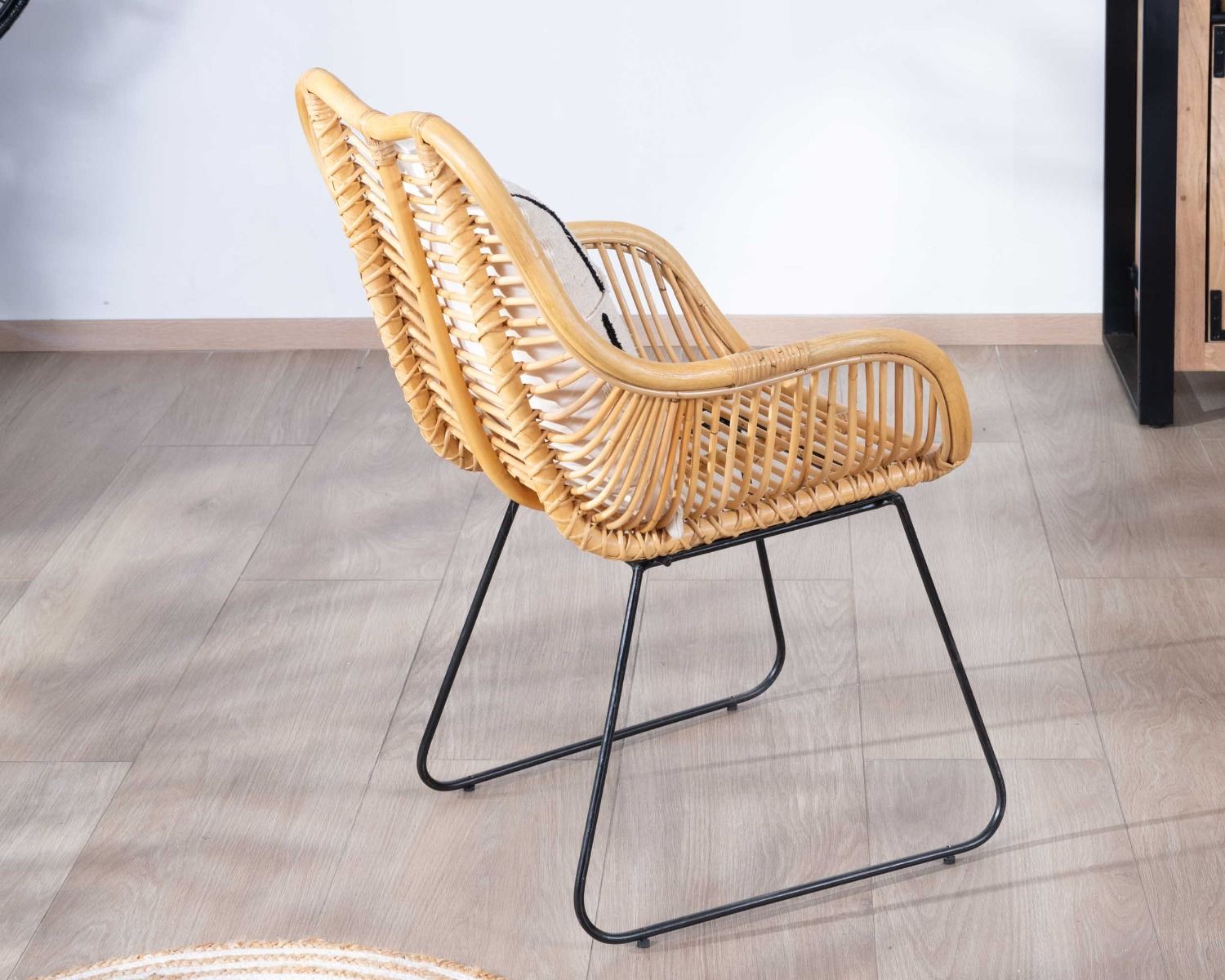 Lot de 2 fauteuils enveloppants en rotin et métal noir "Luna"