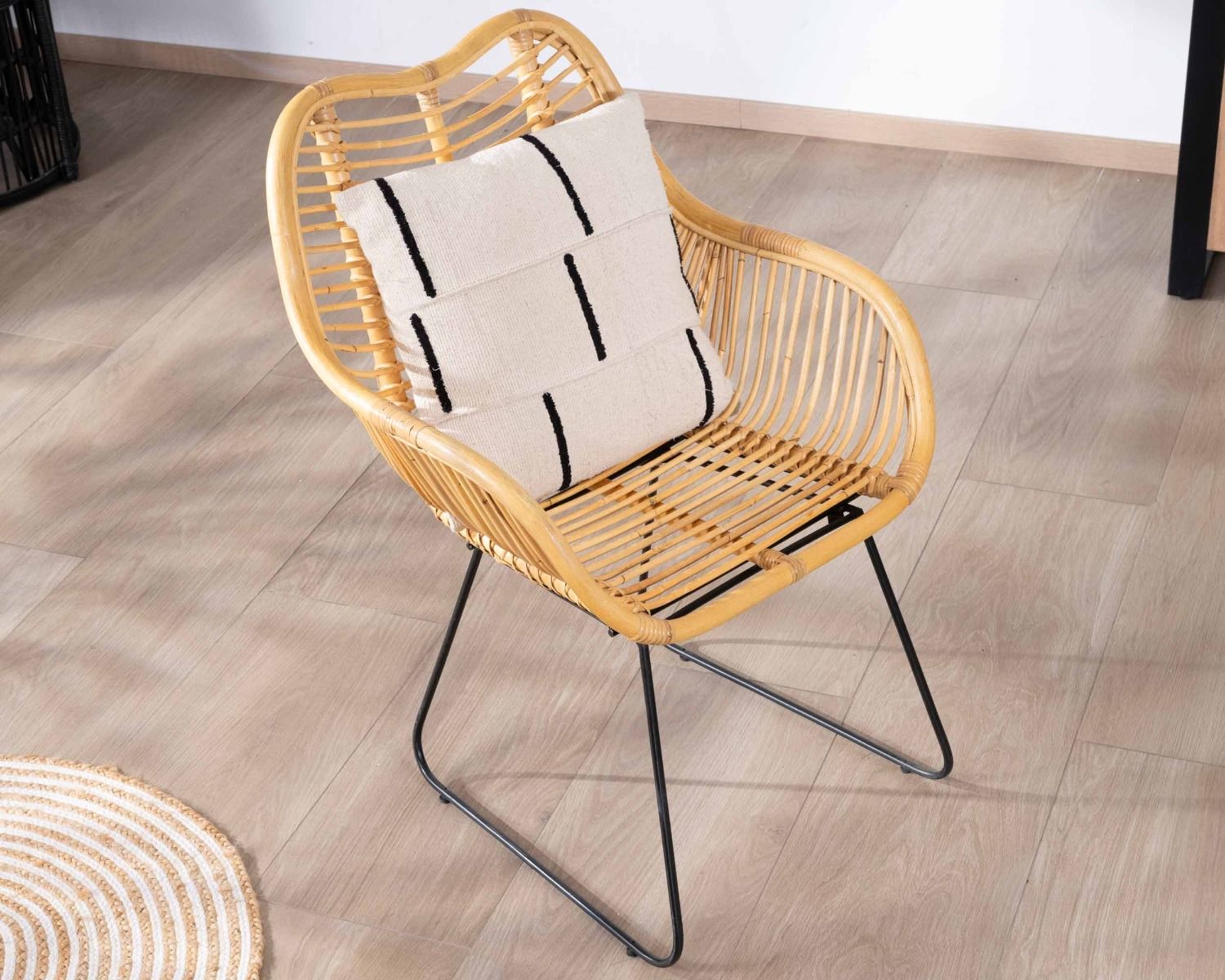 Lot de 2 fauteuils enveloppants en rotin et métal noir "Luna"