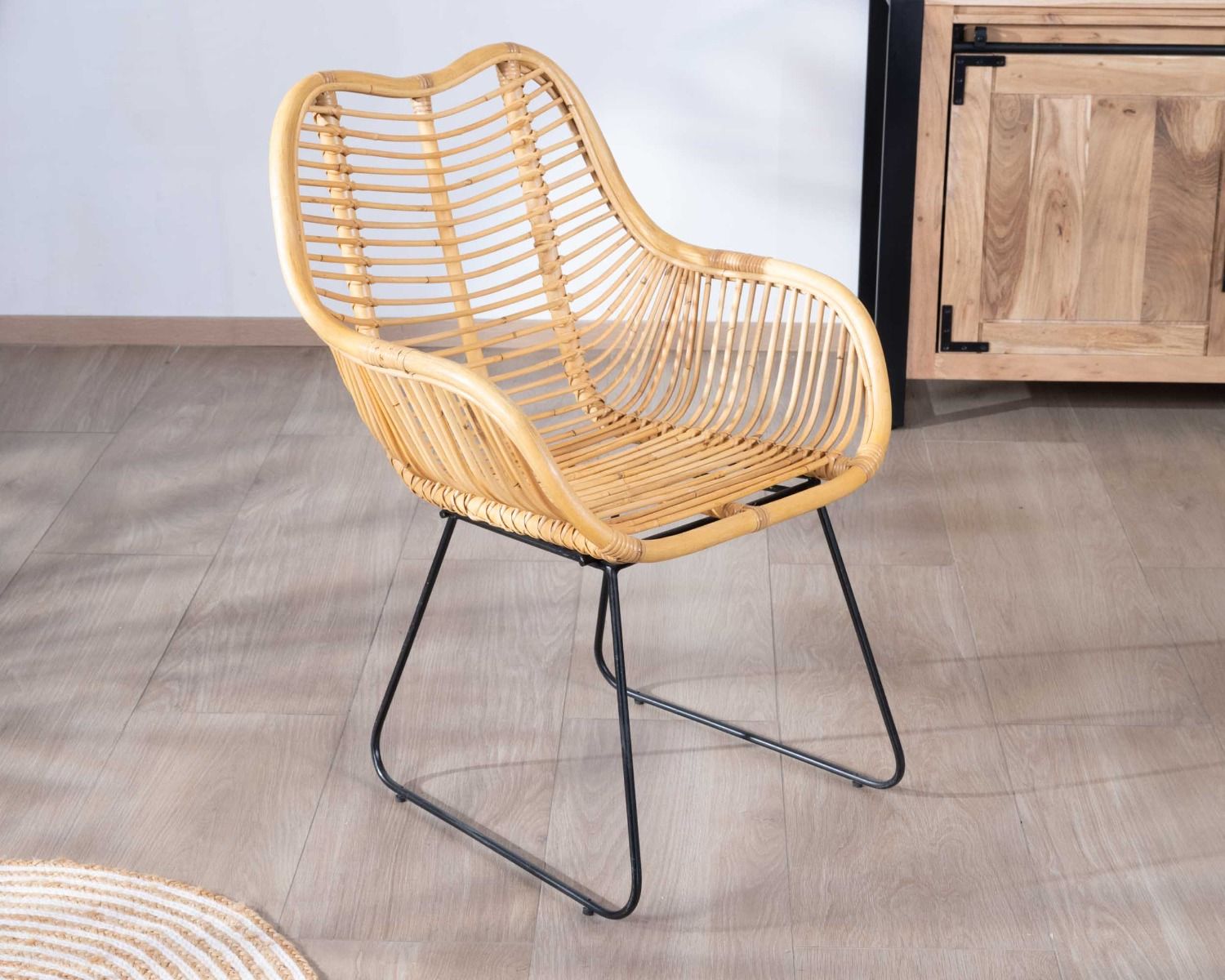 Lot de 2 fauteuils enveloppants en rotin et métal noir "Luna"