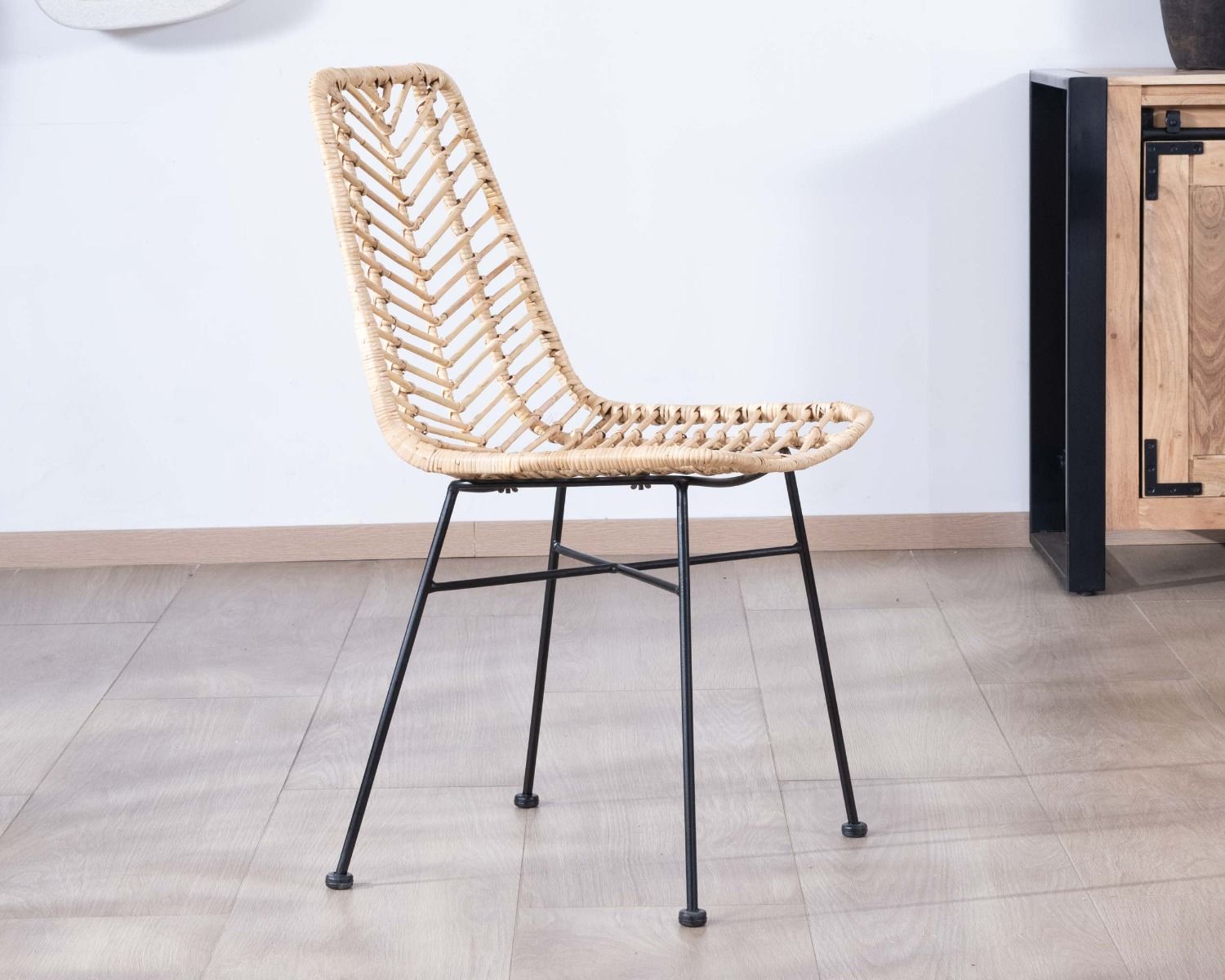 Chaise de repas en rotin et pieds métal "Coco"