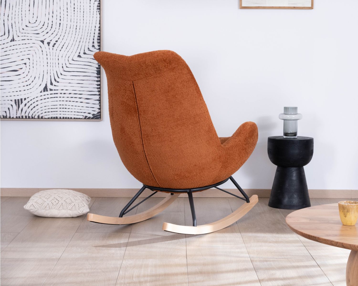 Fauteuil à bascule contemporain en tissu bouclette rouille "Calista"