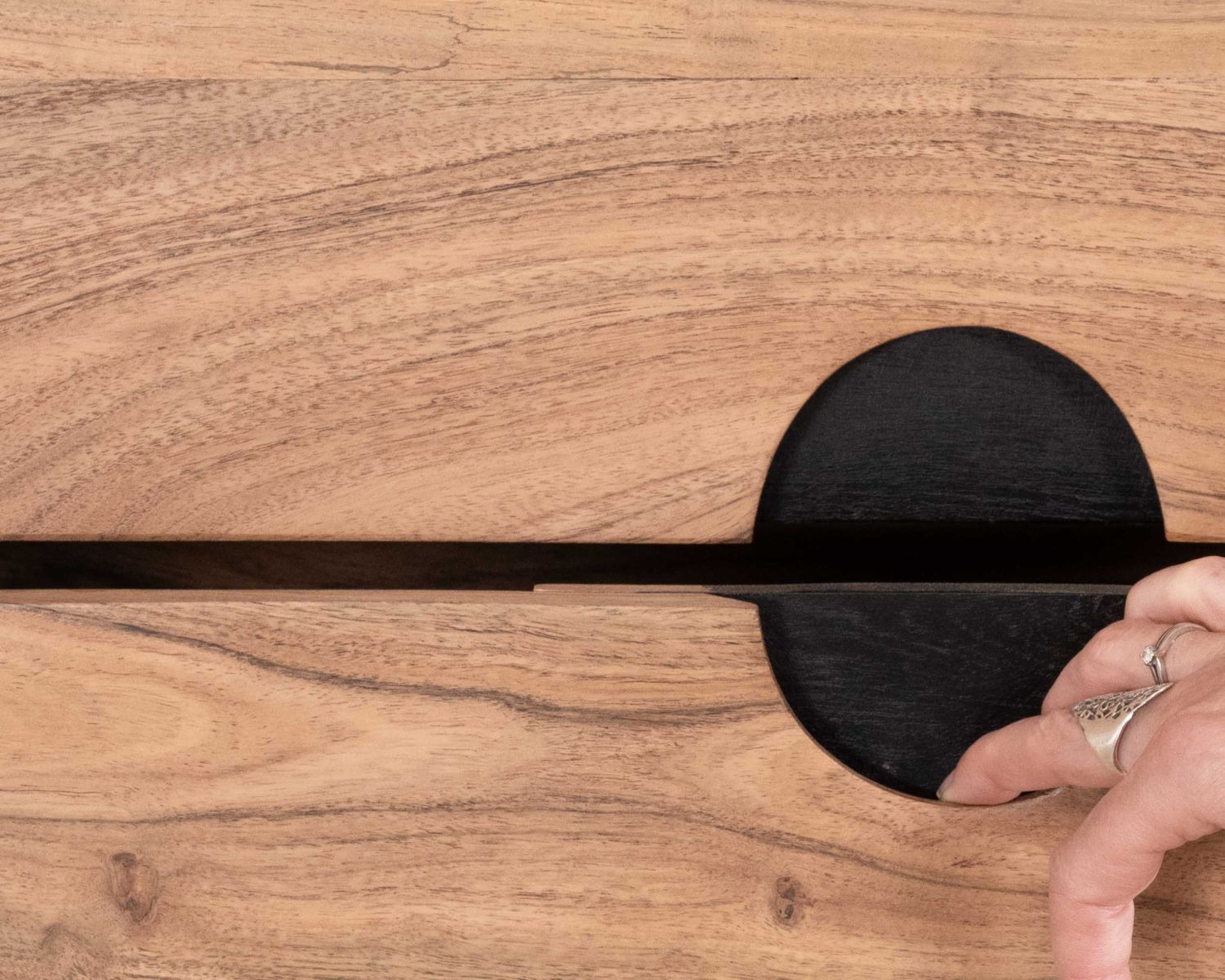 Commode rétro 8 tiroirs en acacia naturel "Spot"