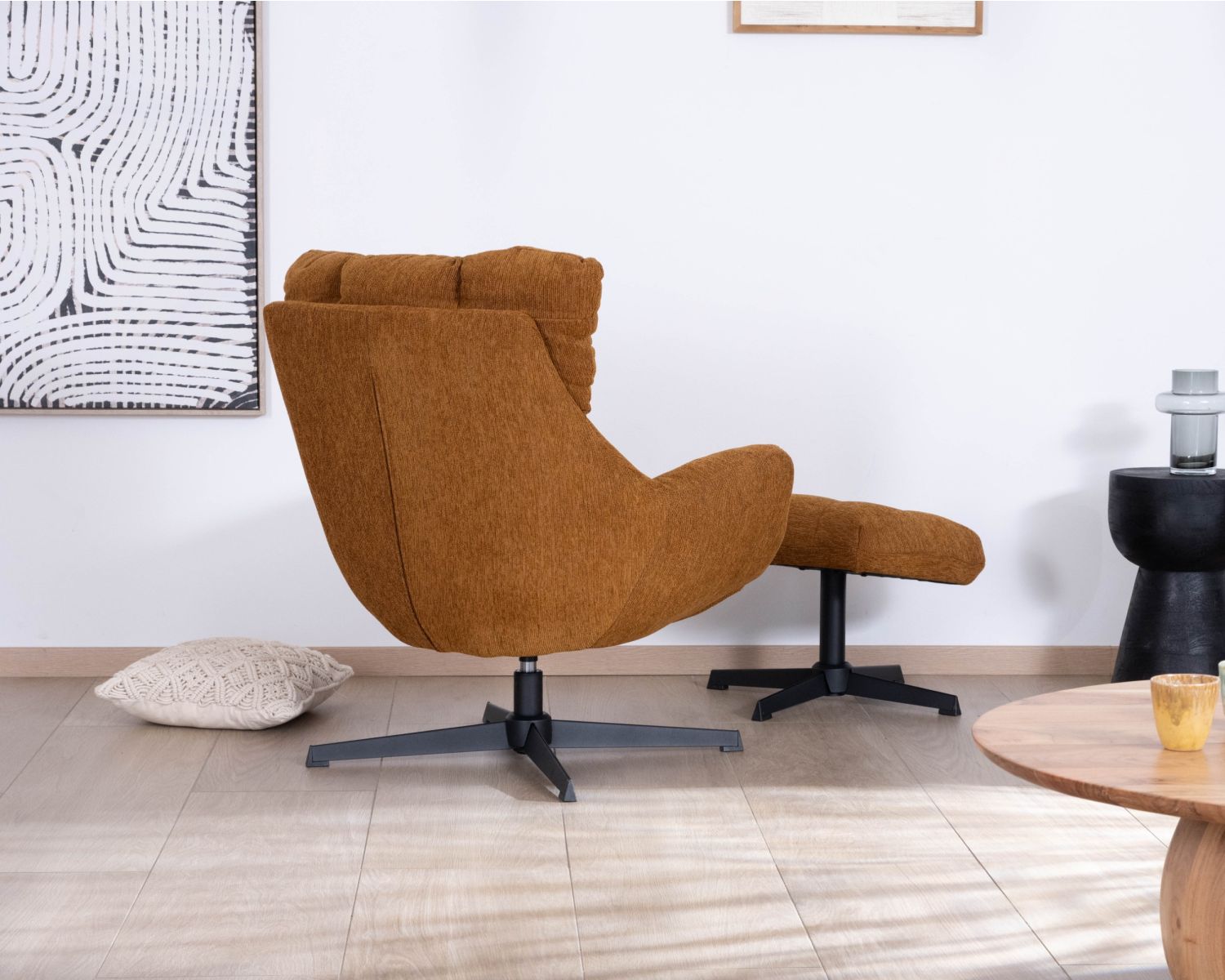 Fauteuil pivotant design avec repose-pieds "Calista" en tissu chenillé moutarde