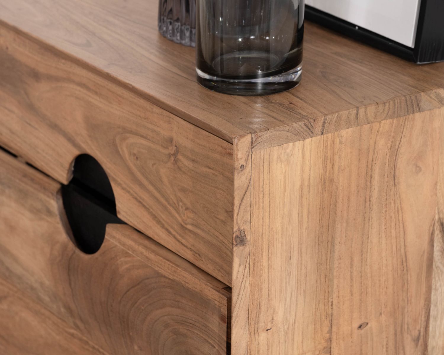 Commode rétro 8 tiroirs en acacia naturel "Spot"