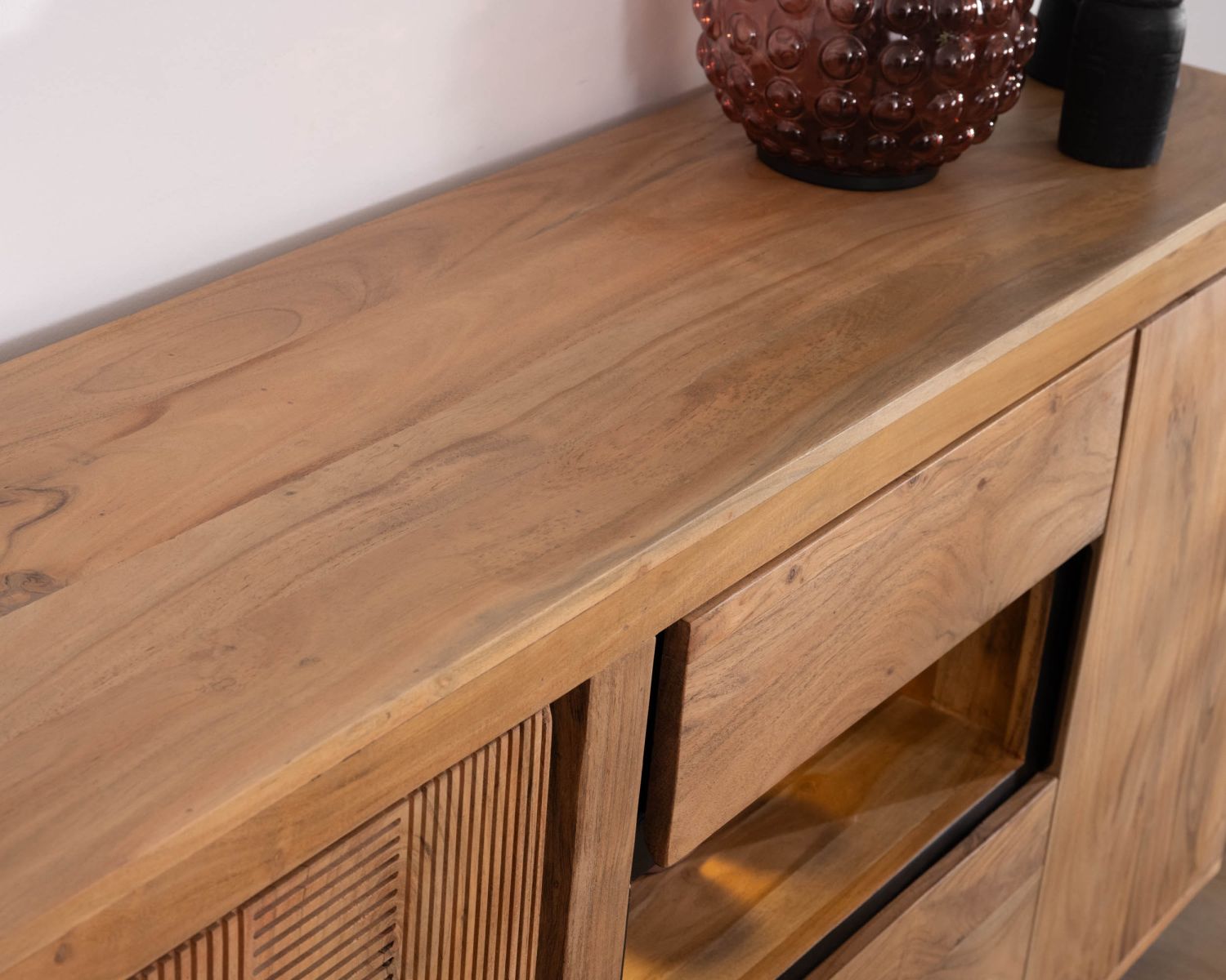 Buffet ultra contemporain avec niche éclairage LED "Lumino"