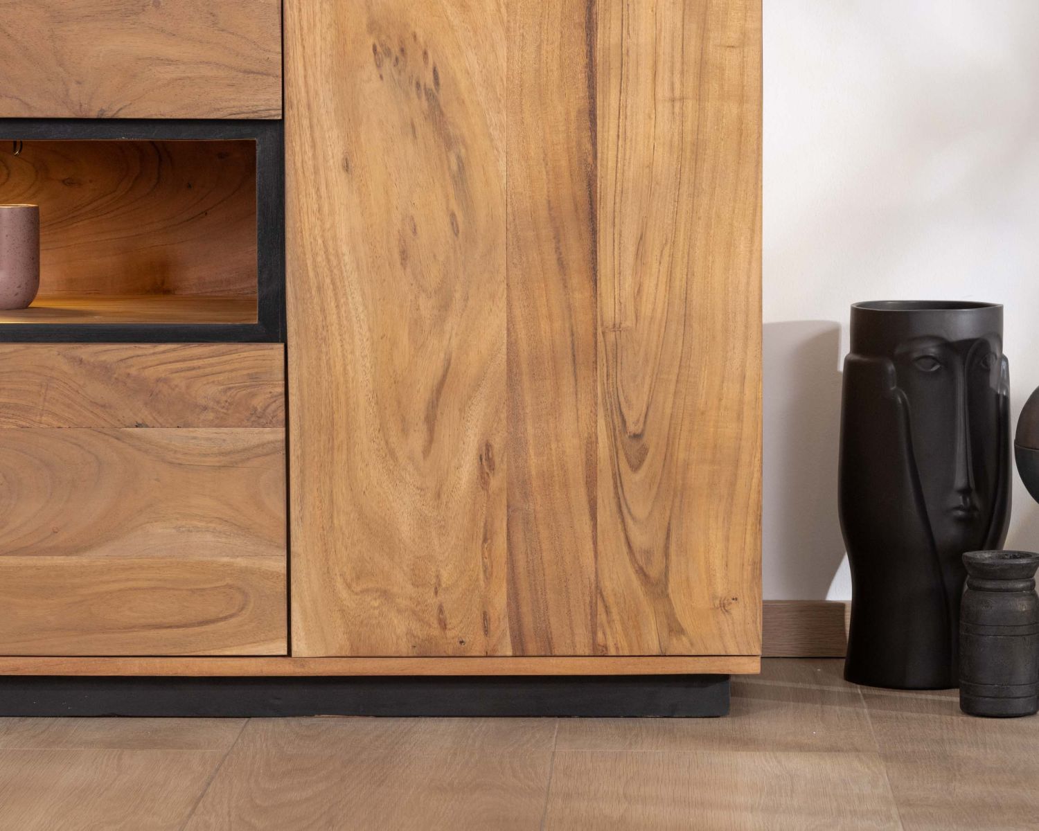 Buffet ultra contemporain avec niche éclairage LED "Lumino"