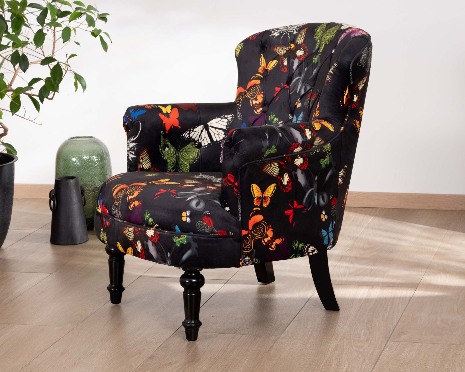 Petit fauteuil fantaisie motifs papillons sur fond noir "Ysalie"